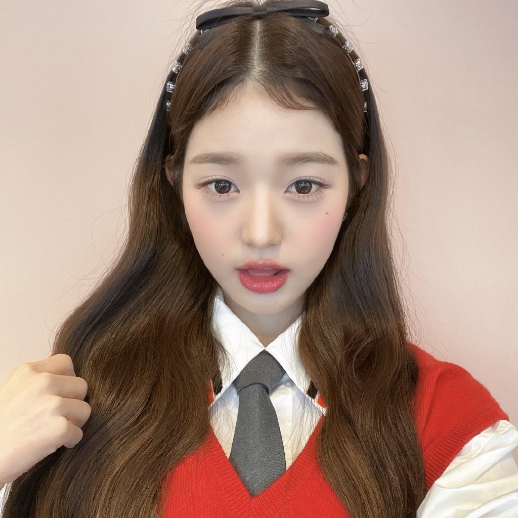《某男星被曝夜店狂欢，与多名女子贴面热舞》配图