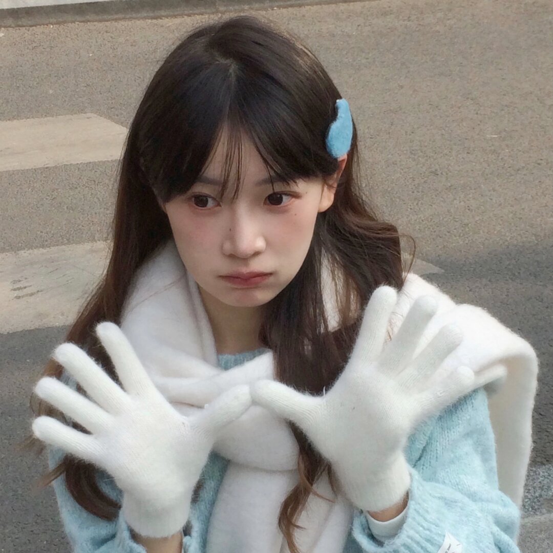 《某女星私下烟瘾大，片场休息连抽三根》配图